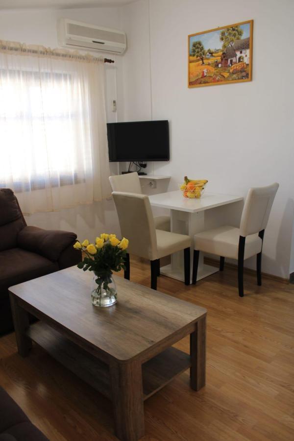 Apartments Renata Seget Donji Exterior photo